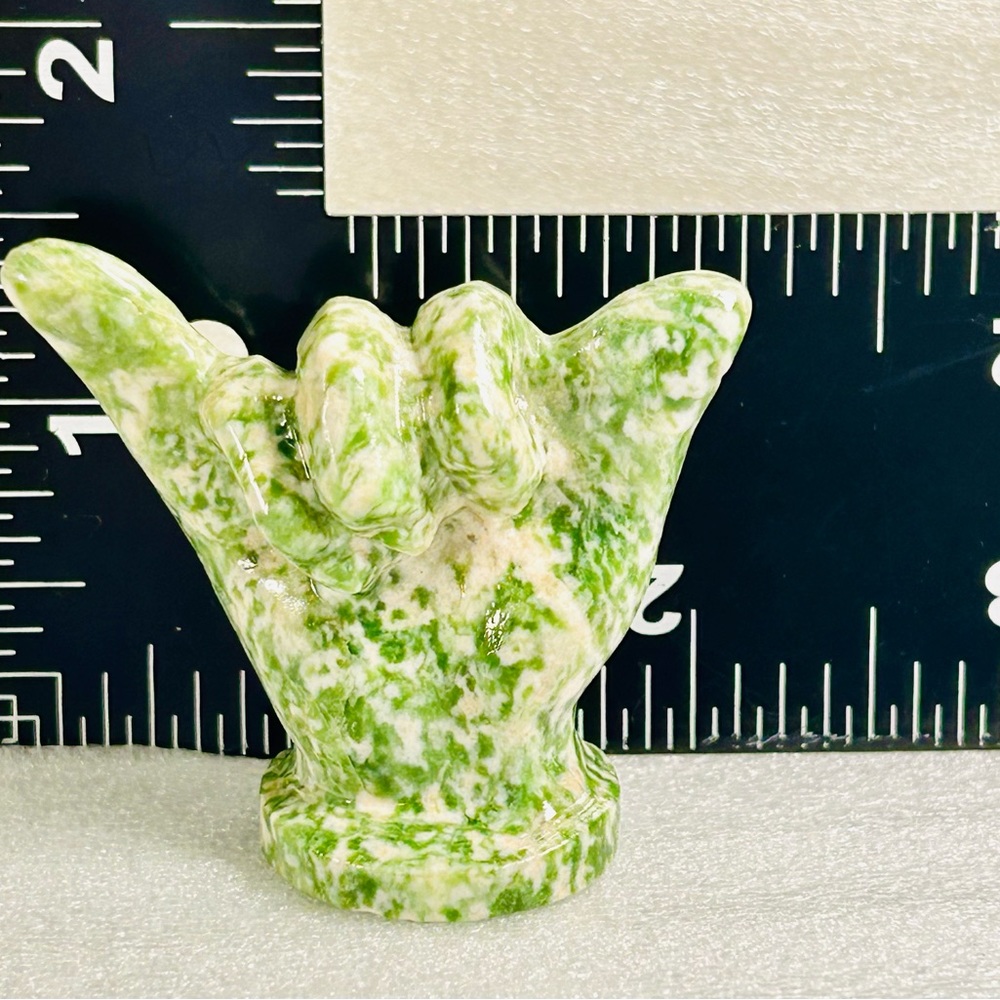 Hand sign - Picture 5 of 6